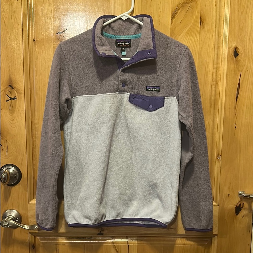 Patagonia women’s xs Purple and Gray Synchilla fleece